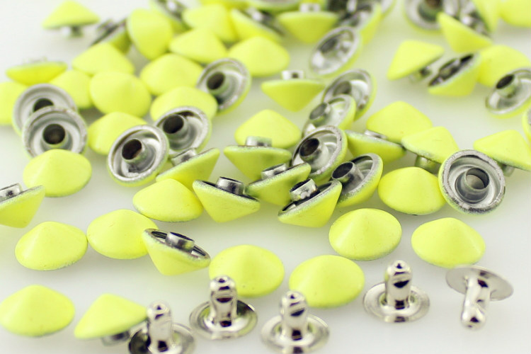 100 stücke 9mm Bunte einstellen Kegel Nieten Zink Legierung Leder Zucht Schuhe DIY Punk Stil Spitze Schraube Für Gürtel taschen pulseras pinchos: Gelb
