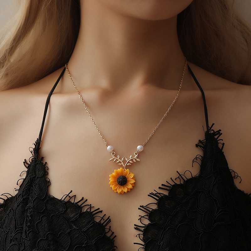 Muzhi Mode Eenvoudige Zonnebloem Hanger Ketting Voor Vrouwen Leaf Pearl Gold Choker Ketting Leuke Meisje Verjaardag Sieraden