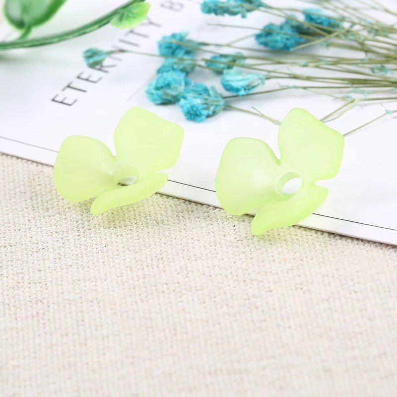 10 stuks 15 kleuren acryl 22mm blad bloemblaadjes bloem mat acryl spacers kralen voor haar bruiloft oorbellen diy maken accessoires: L-groen