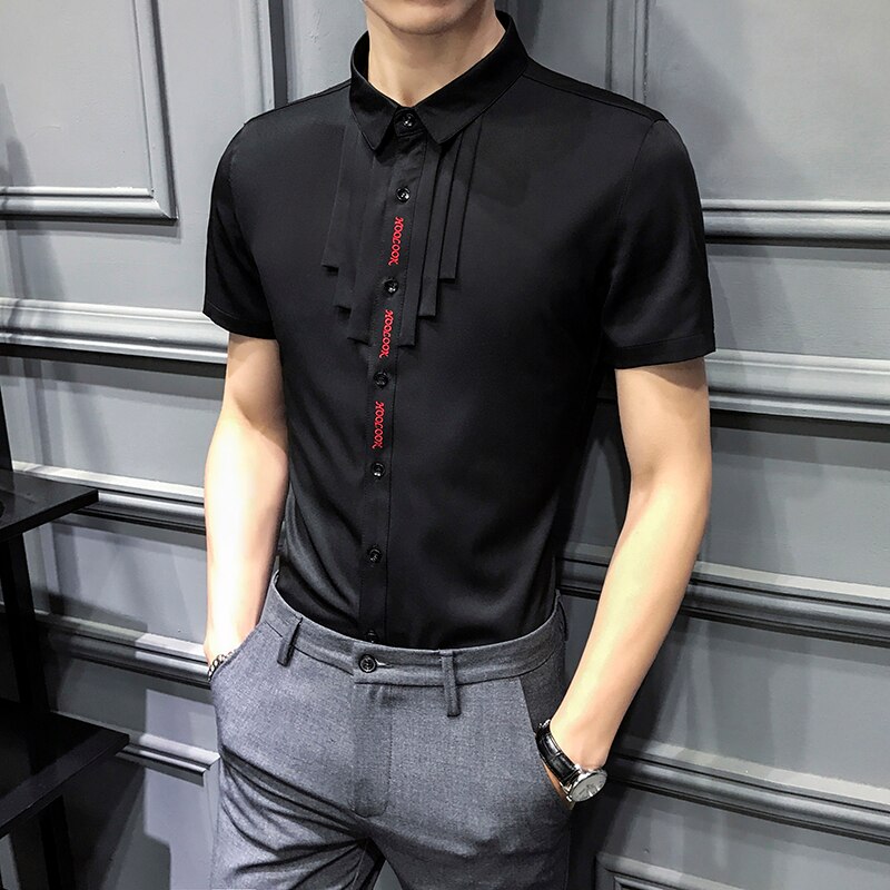 Manches courtes robe chemise hommes plissé gland avant noir blanc smoking chemises été mince coupe boîte de nuit décontracté chemise homme