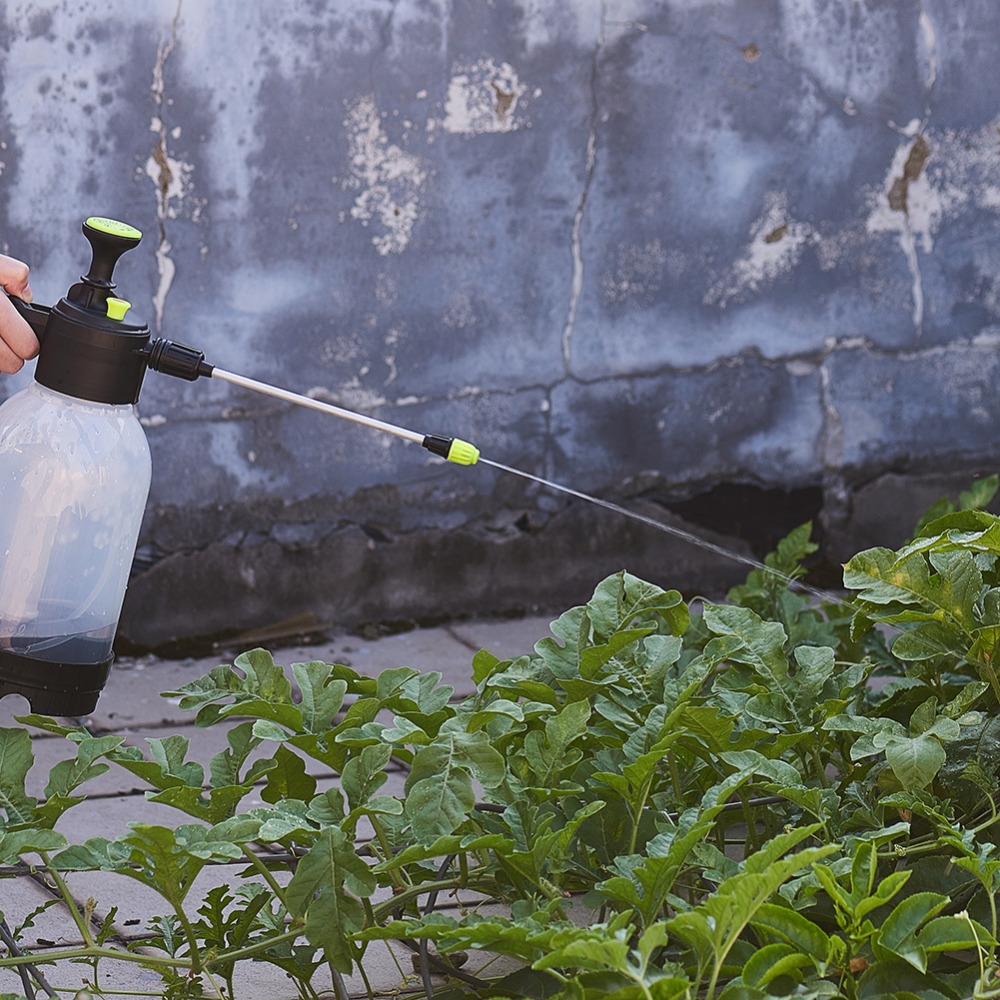 2L Car Cleaning Water Spray Pressure Sprayer Bottle Multi-Purpose Sprayer Garden Hand Pressed Watering Pot With Extended Wand