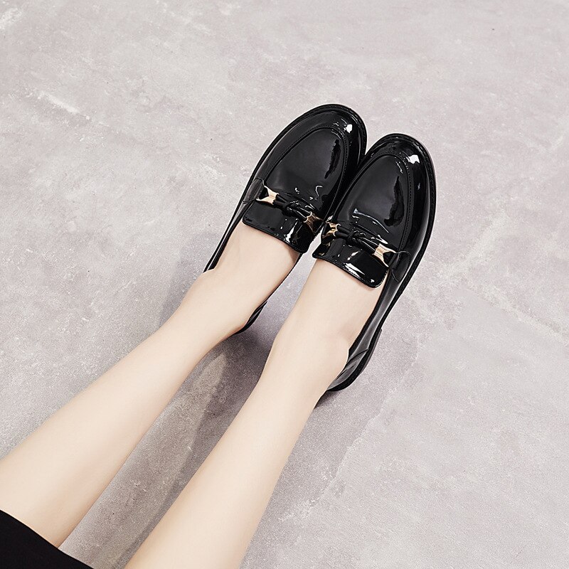 Metal bånd små læder sko kvinde rund tå slip på brogues japankt læder oxford flade sko forår / efterår loafers kvinder