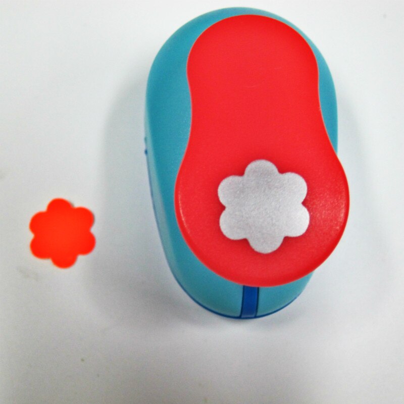 Pappersstansmaskin fjäril 1.5cm gör-det-själv-skärare skär eva skummaskin hålhantverk cirkelstansare scrapbooking skolverktyg för barn: Sex blommor