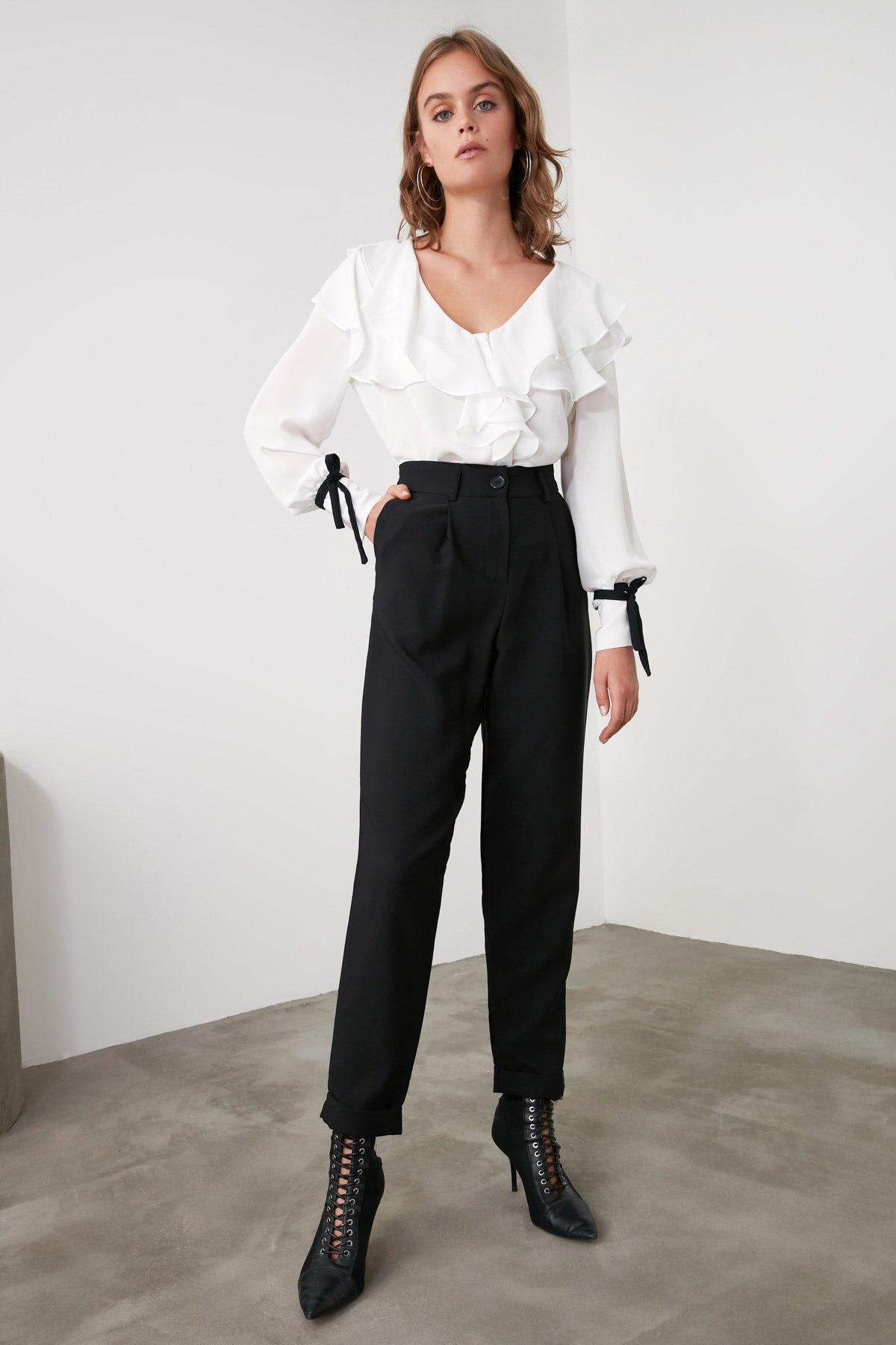 Trendyol Grundlegende Hosen TWOAW21PL0198