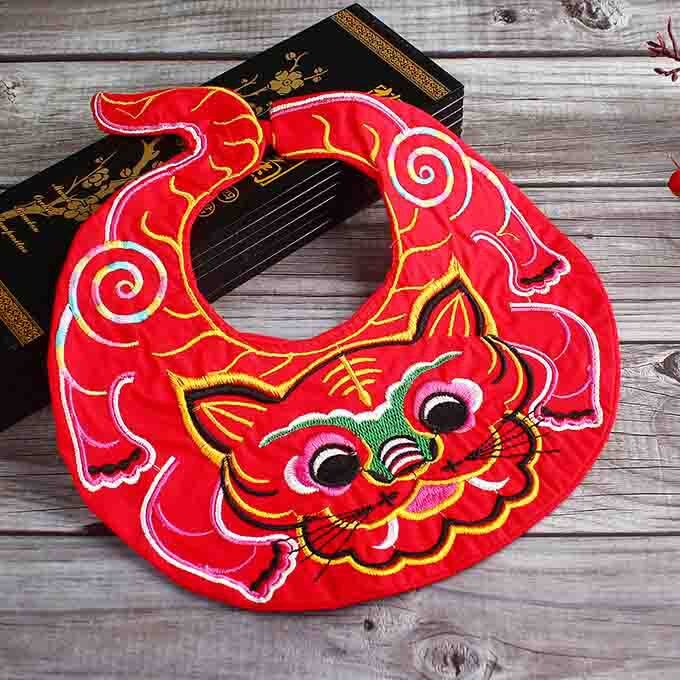 Baberos de tigre rojo bordado tradicional chino, buenos deseos y suerte para bebés de 0 a 2 años, Ropa Para eructos: D