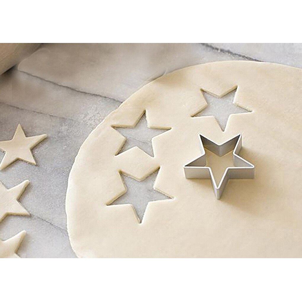 Productie van kinderen voedsel vijfpuntige ster koekjes koekjes brood cake snijmachine bakvorm