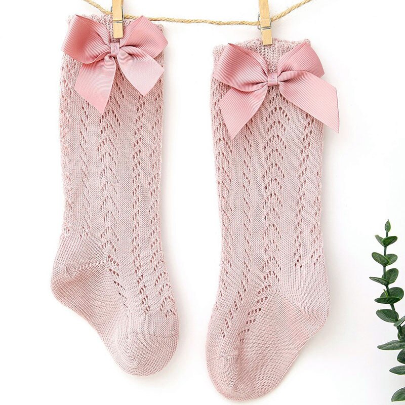 Chaussettes mignonnes pour bébés filles, chaussettes respirantes à trous pour enfants, chaussettes hautes à nœud papillon, chaussettes de sol longues de couleur unie pour nourrissons: pink