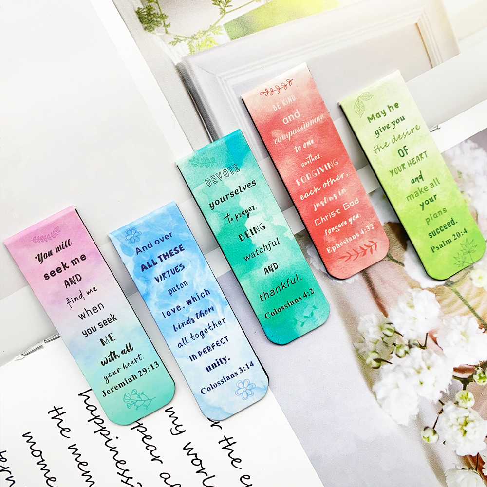 5 stk. små, friske, magnetiske bokmerker med bibelvers, lesesider, bøker, kommenterte skolemateriell, estetiske bokmerker, gjør-det-selv
