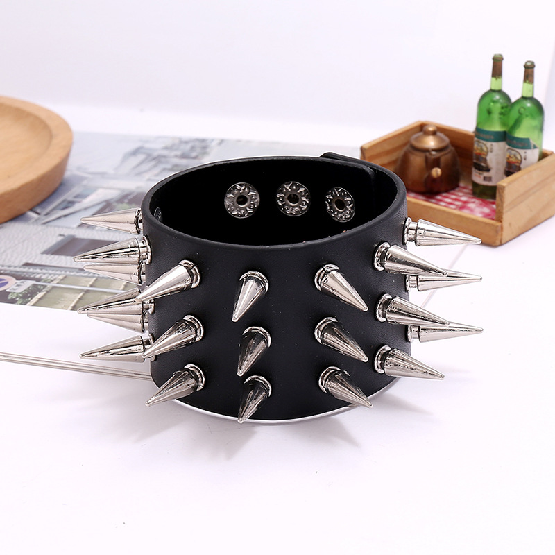 Hyperbole rivetti affilati in pelle nera ABS braccialetti con polsini inchiodati regolabili donna uomo festa/Club/moto braccialetti in pelle regali