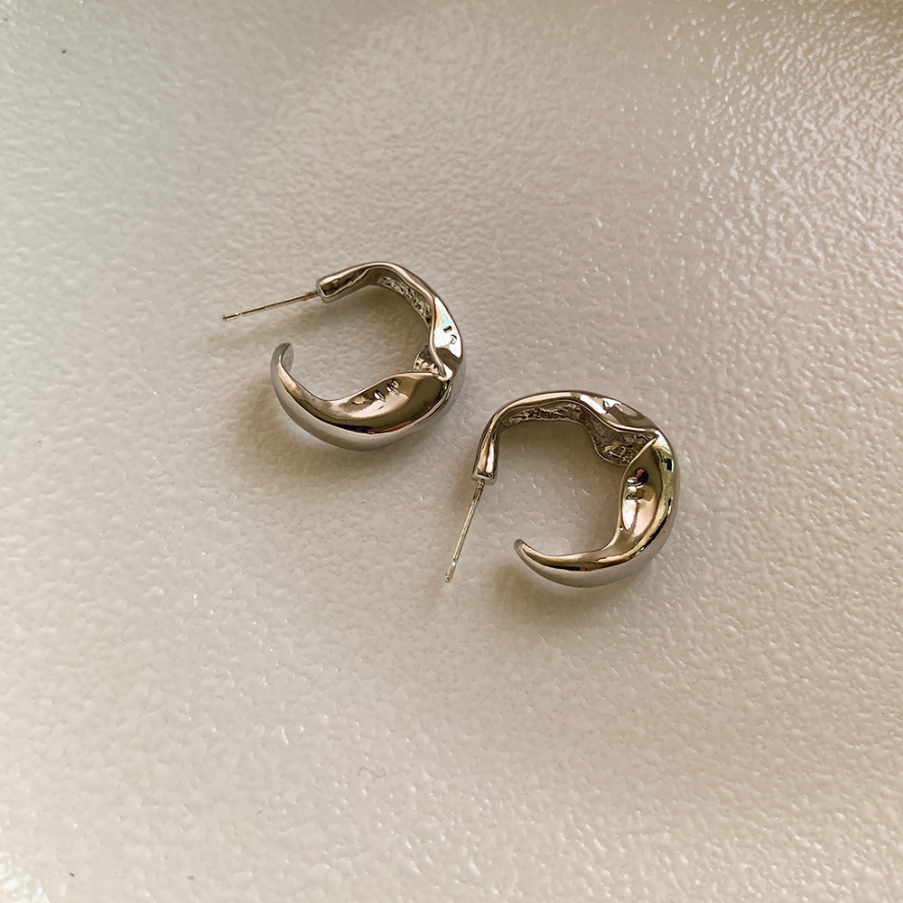 Unregelmäßige C-Ohrstecker für Frauen, Gold/Silber, Wasserwellenmuster, glänzendes geometrisches Metall-Ohrzubehör, Party: Hellgelb Farbe