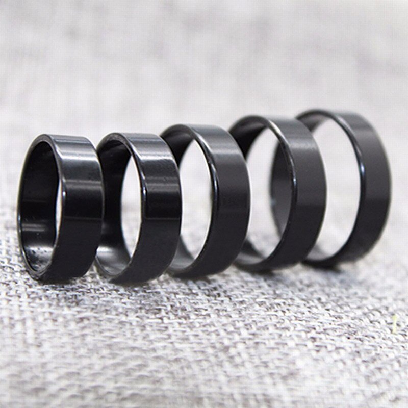 1PC Neue Ring Männer Titan Schwarz Einfache Art Und Weise Männer's Bevorzugte Party Zubehör Schmuck Kollokation Größe 6 7 8 9 10