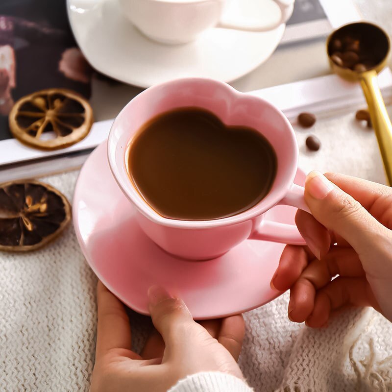 Tazas de café en forma de corazón, conjuntos de taza y platillo de cerámica europea, capuchino, café Latte, Taza de leche, de vacaciones