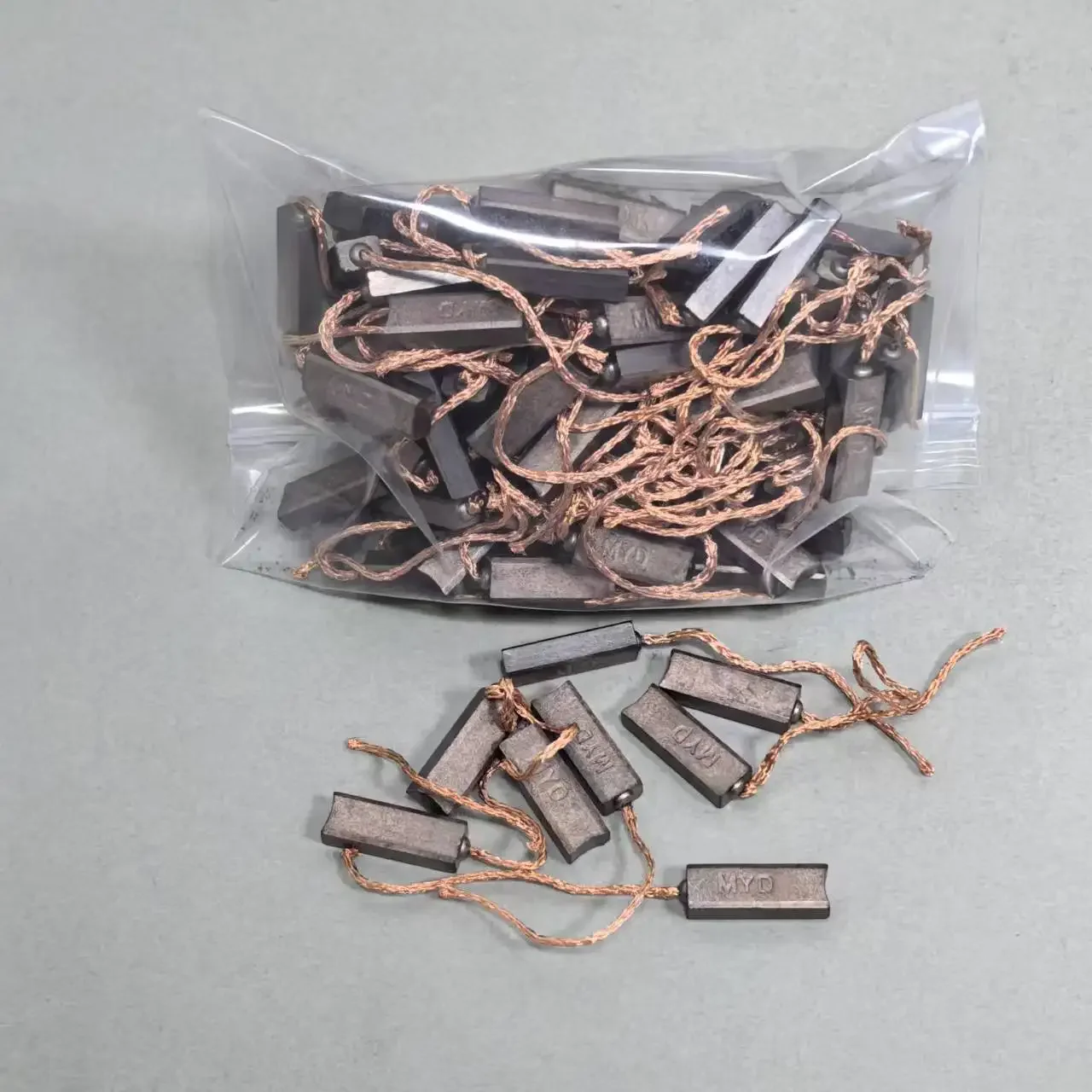 100 Stück für Valeo Halla Auto-Generator, Kohlebürste, elektrische Bürste, 4,5 x 6,5 x 20 mm, hoher Kupferwiderstand