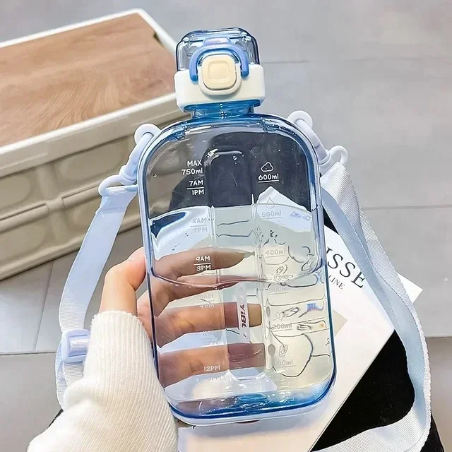 Botella de agua transparente cuadrada y plana, cantimplora de viaje portátil con correa ajustable, botella delgada para deporte y Camping: plum