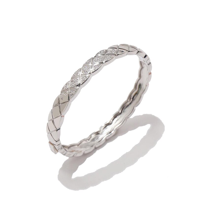 Branded bracelet jewelry independent style Exquisite simple retro diamond pattern personality style: silver