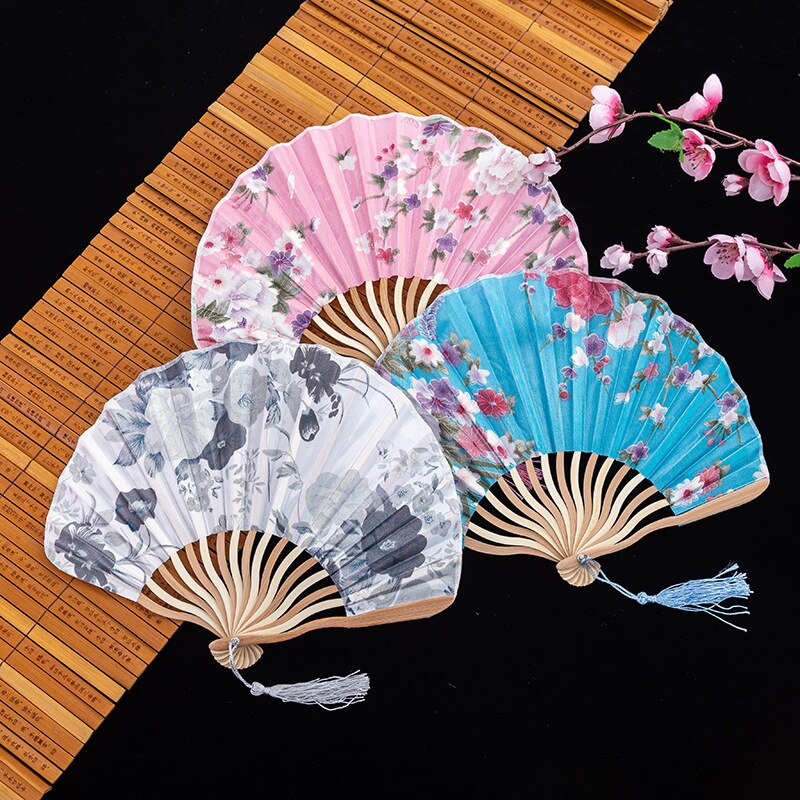 1Pcs Retro Vouwen Zijde Fan Chinese Japanse Stijl Decoratieve Vrouwen Vrouwelijke Pocket Bamboe Handvat Fan Dance Hand Decoratie Fan