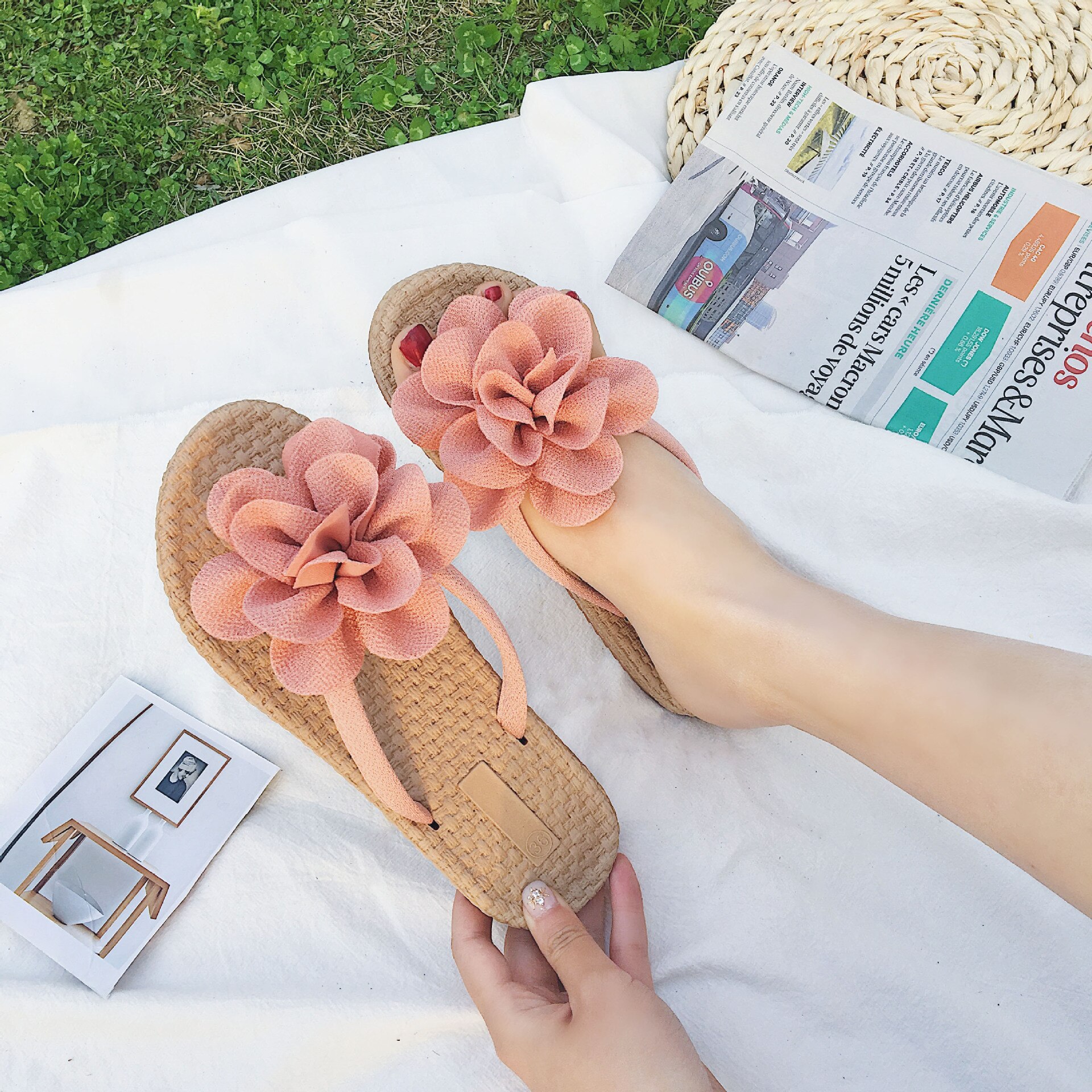 Summer Women Flat Beach Slippers Sweet Flip Flops Sandals For Casual and Beach Attire Slippers