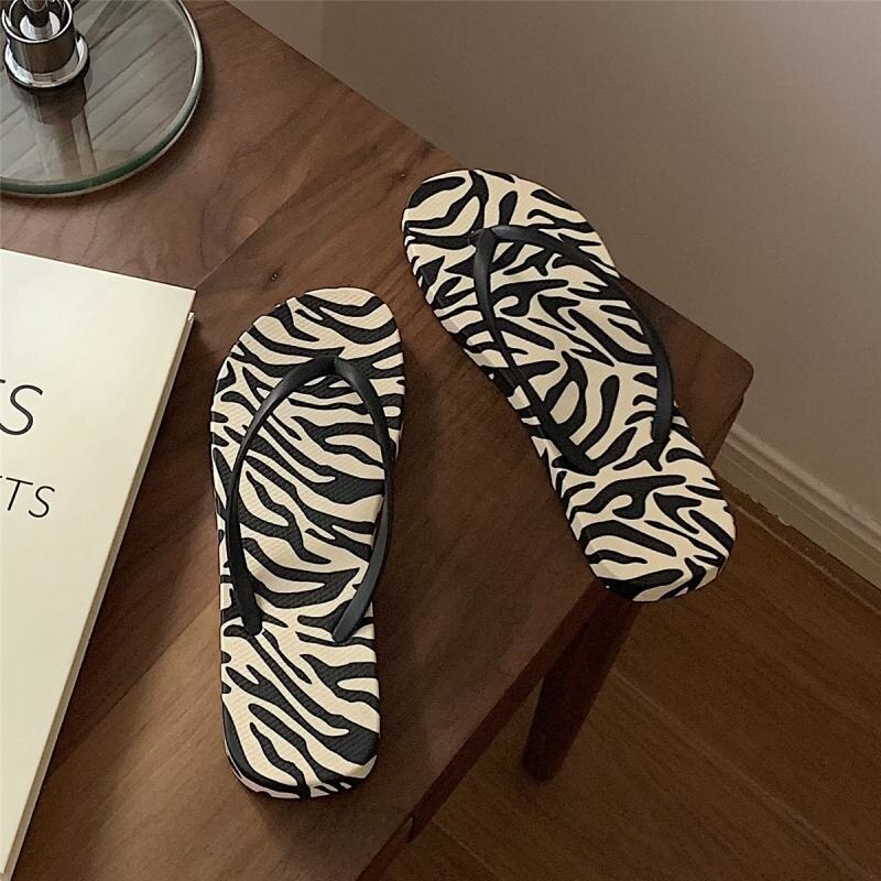 Tongs Kawaii à motif zèbre pour femmes, chaussures de plage décontractées, à la , pour bord de mer: Black / 36
