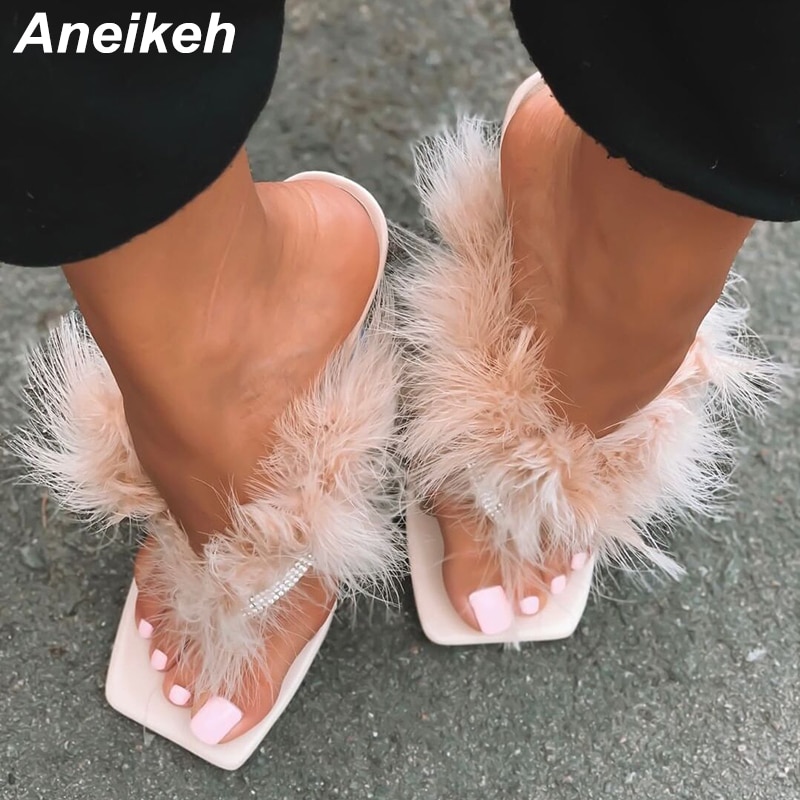 Aneikeh sommer kvinde behåret pels flip flops pvc gennemsigtig fjer plexiglas krystal høje hæle peep toe muldyr dame slides sko