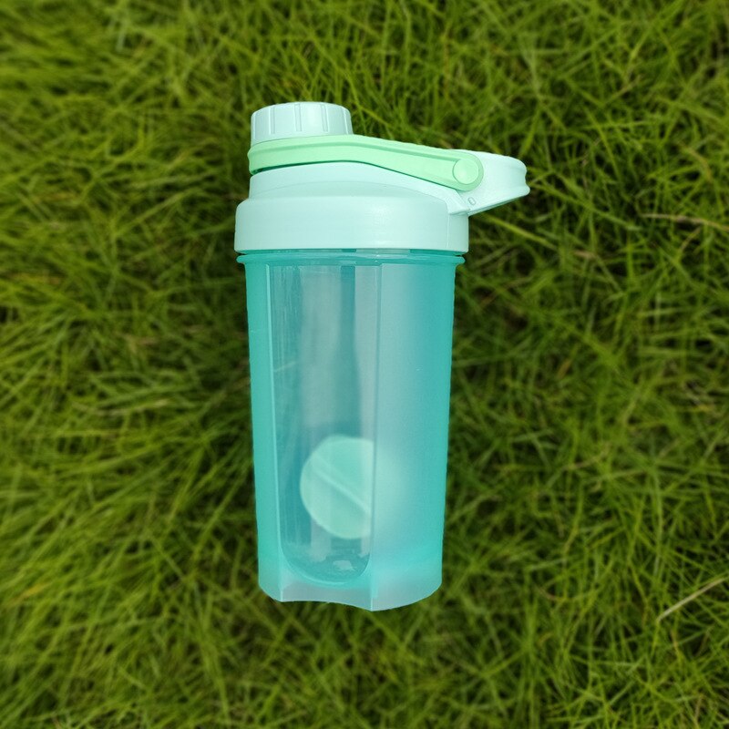 500ml shaker flaske proteinpulver blandeflaske med visp ball sport fitness vannflaske bærbar skrukork shaker: Grønn
