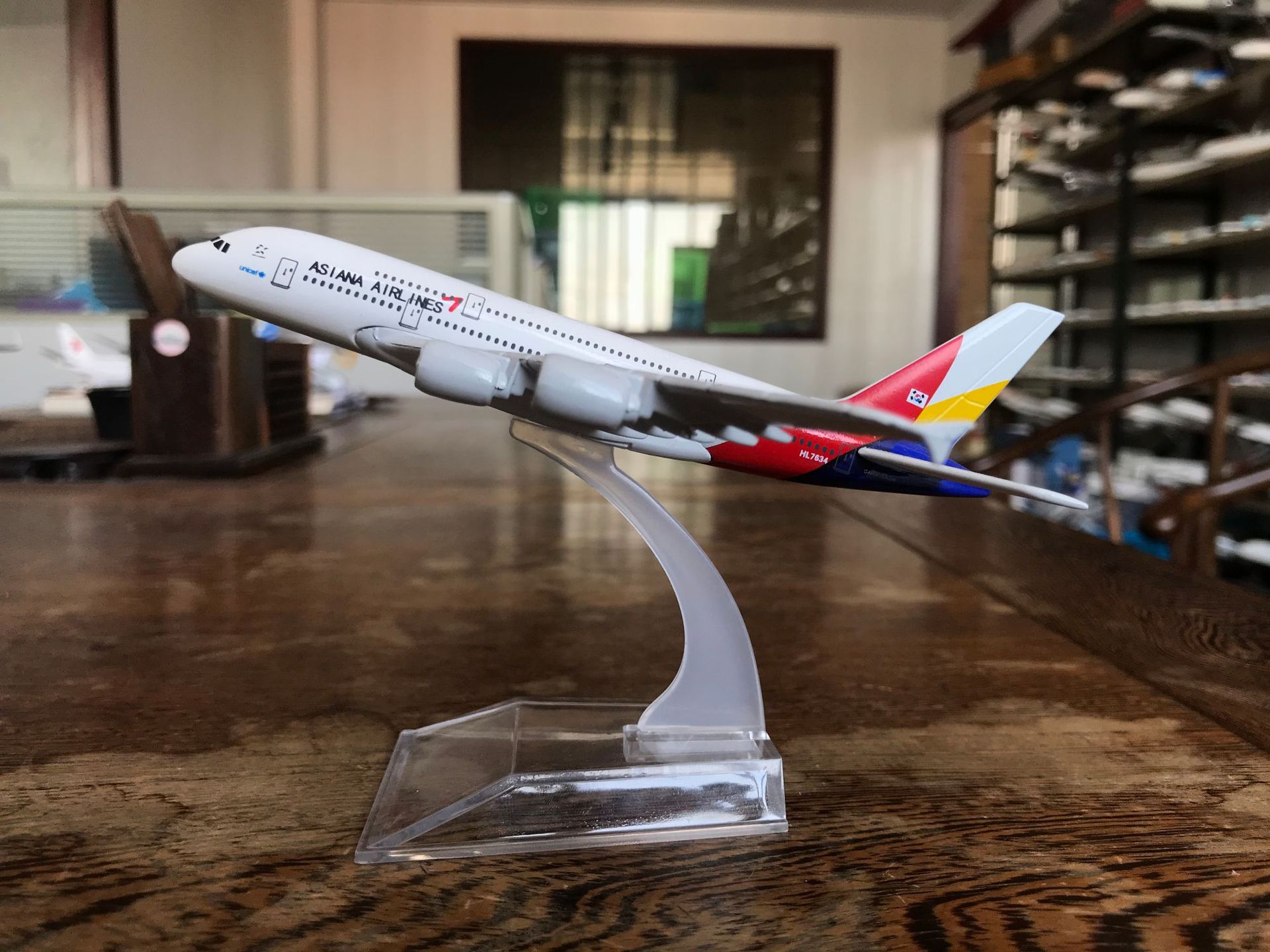 1:400 A380 modello di aereo 16cm modello originale emirati arabi uniti malesia compagnie aeree collezione regalo giocattoli di simulazione in lega per ragazzi: Asian airline