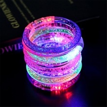 Oplichtende armband van acryl, flitsende led, lichtgevende elektronische armband, lichtgevende armband, speelgoed voor kerstmis