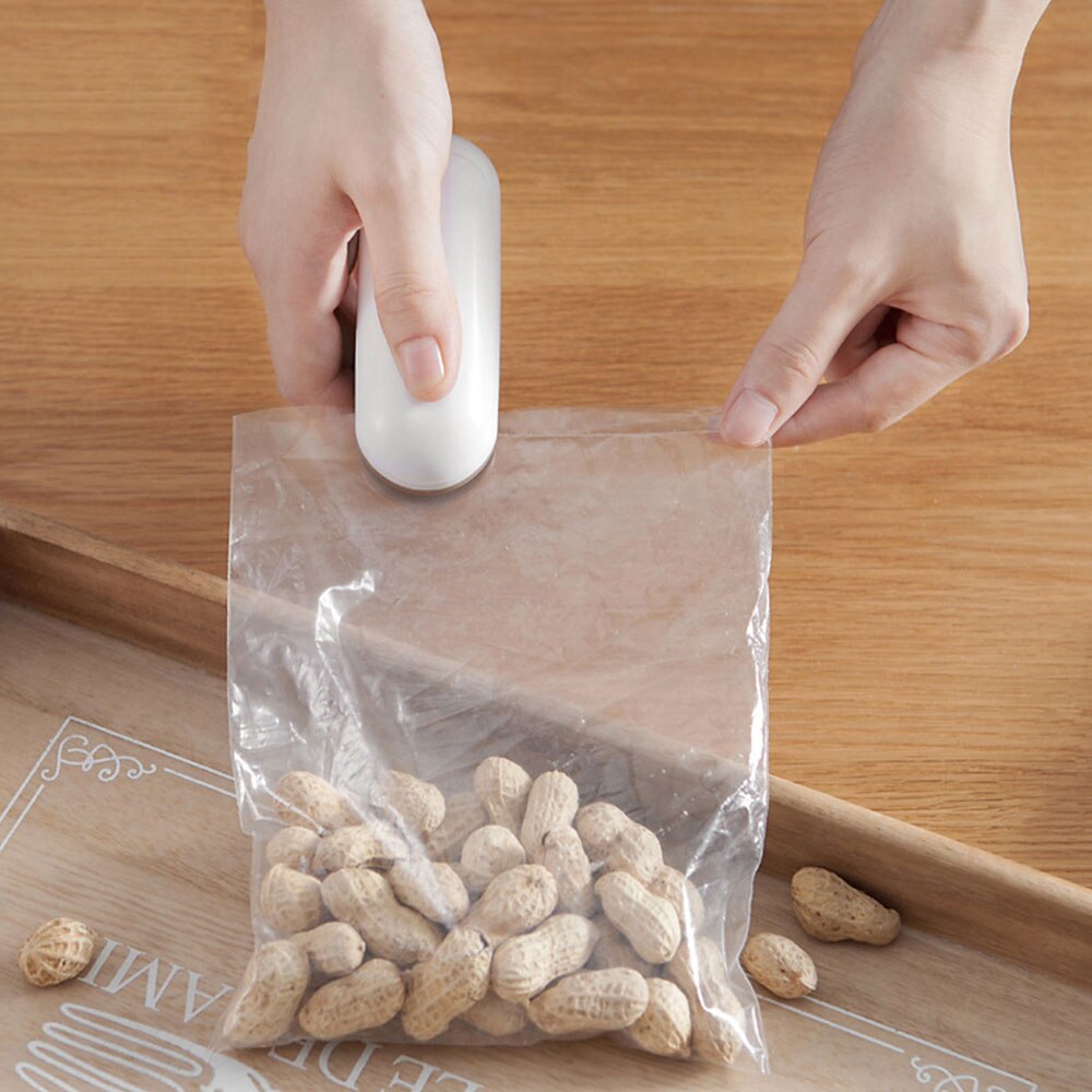 Mini Portable Food Vacuum Sealer Machine Handheld Food Snacks Packaging Vacuum Plastic Bag Heat Sealing Machine Closing Capper
