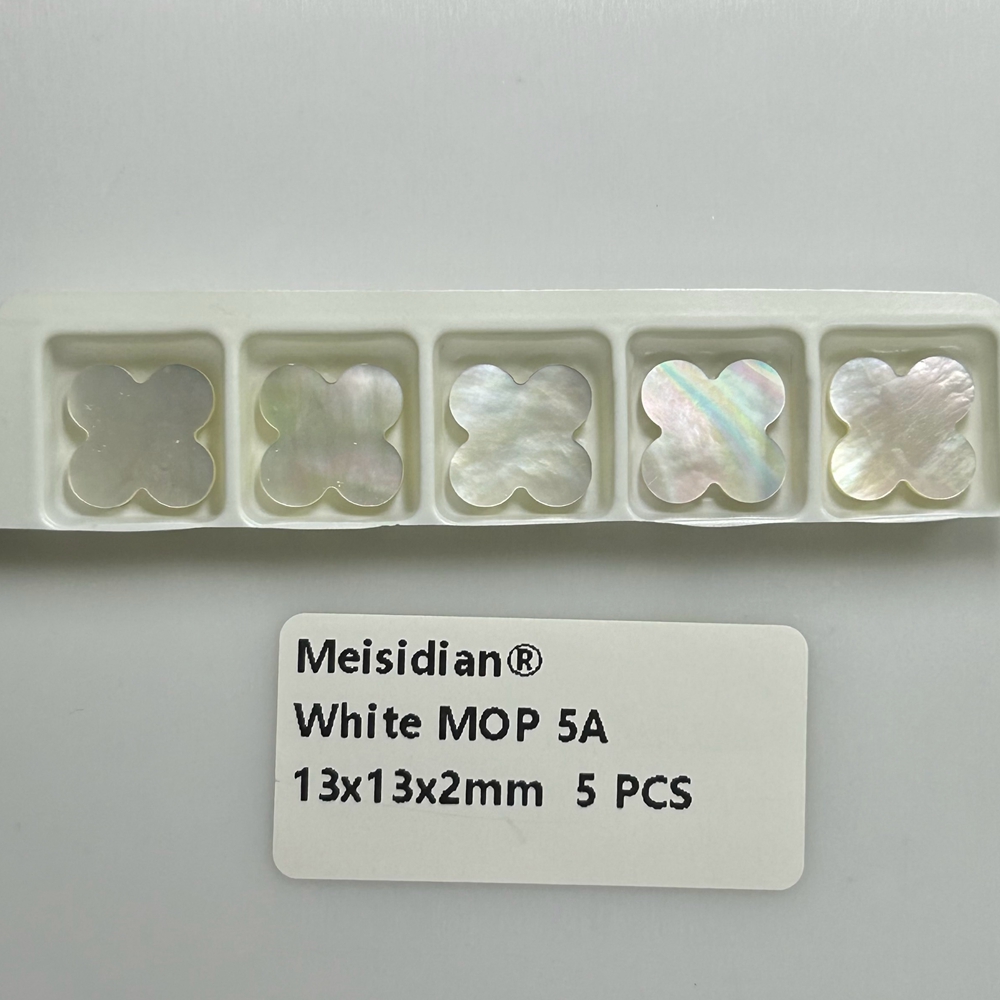 Meisidian flor ágata negra cornalina roja 13X13X2mm piedra de trébol de ónix: Blanco perla