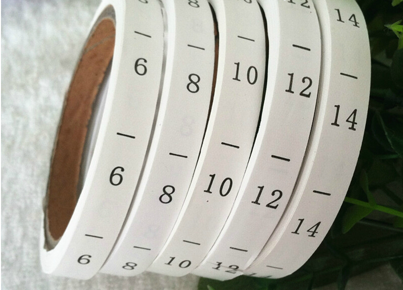 Etiqueta de talla para ropa de niños, fondo blanco, letras negras, tamaño de etiqueta, 300 piezas por lote,