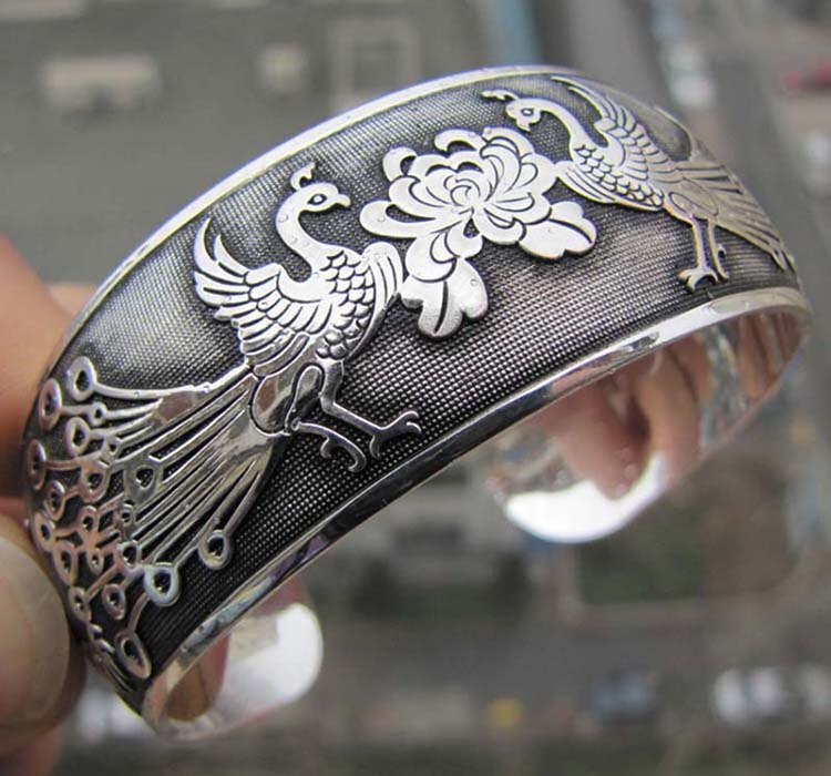 Brazalete tibetano Vintage tallado, pulsera ancha abierta, joyería Bohemia antigua para mujeres y hombres, Retro,: B
