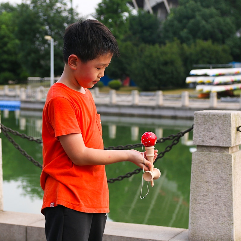 Giocattolo Kendama Tradizionale - Palla da Giocoleria in Legno per 8+ Anni - Gioco Sportivo