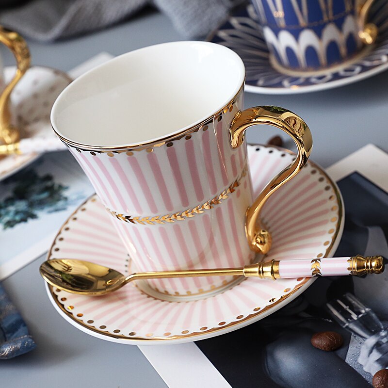 Porcelana Espana taza De café y platillo De lujo real De China De hueso Tazas De Ceramica Creativas porcelana Espresso taza De lujo: C pink
