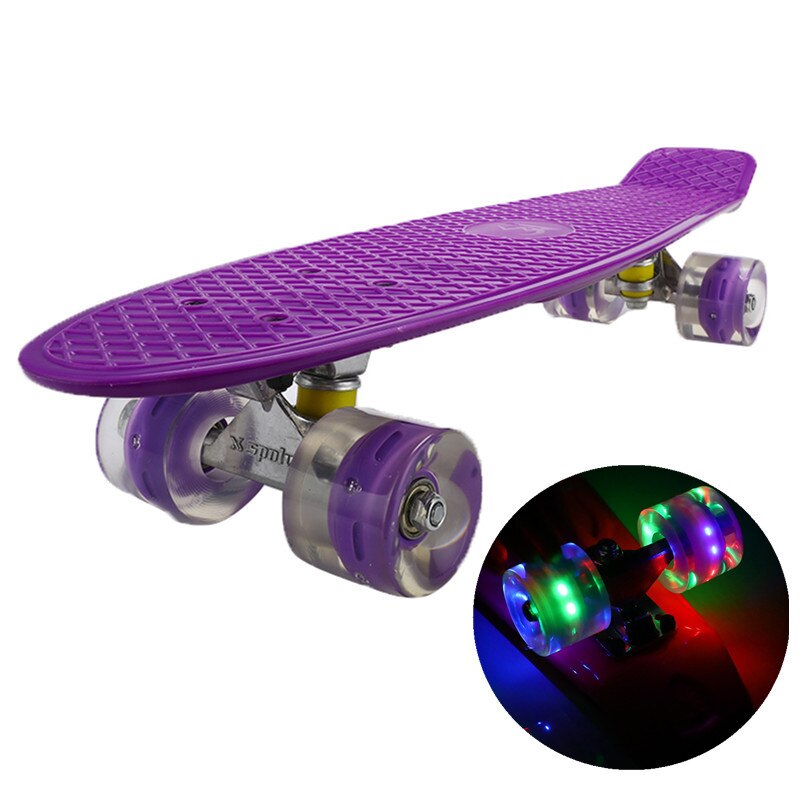22 tuuman rullalauta vilkkuva valo mini cruiser rullalauta muovinen longboard banaani kalalauta katu ulkourheilu tytölle pojalle: Violetti