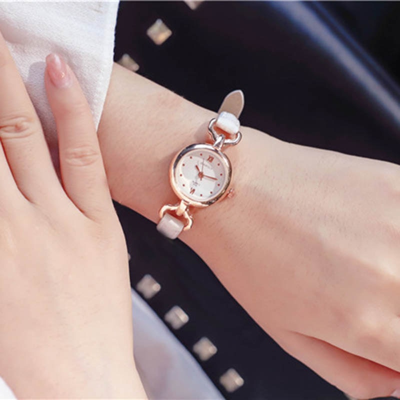 Vrouwen Meisje Eenvoudige Quartz Horloge Pu Lederen Band Mini Dunne Wijzerplaat Horloges EIG88