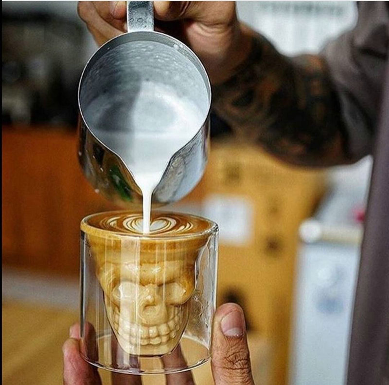 Kranium vinglas krus latte kaffe whisky gennemsigtig glas kop vodka drikke bar club vinglas