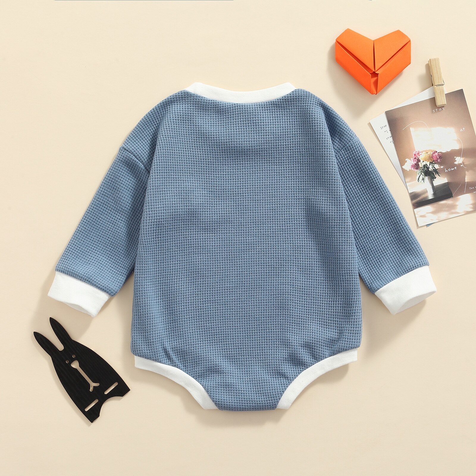 Baby-strampler mit regenbogenmuster, langen ärmeln und knöpfen, herbst-Overall, hübsche Outfits für mädchen und jungen