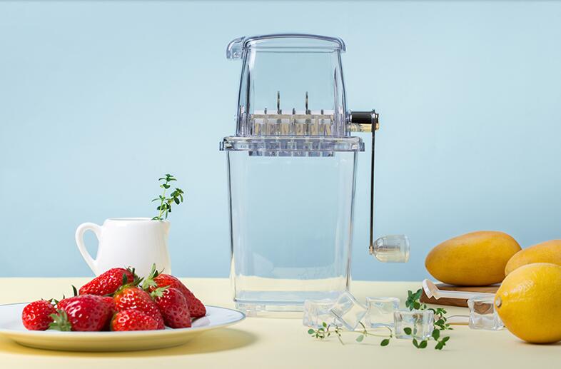 Multifunction Manual Mini Home Ice Shaver Crusher Handheld Snow Manual Crushing Ice Machine: White