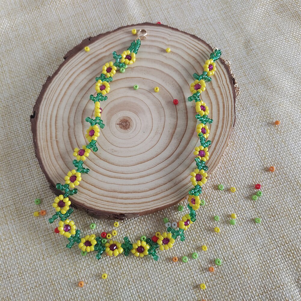 Dvacaman Korean Trendy Colorful Little Daisy Flower Beaded Necklace for Women Boho Acrylic Bead Clavicle Necklace Choker Jewelry