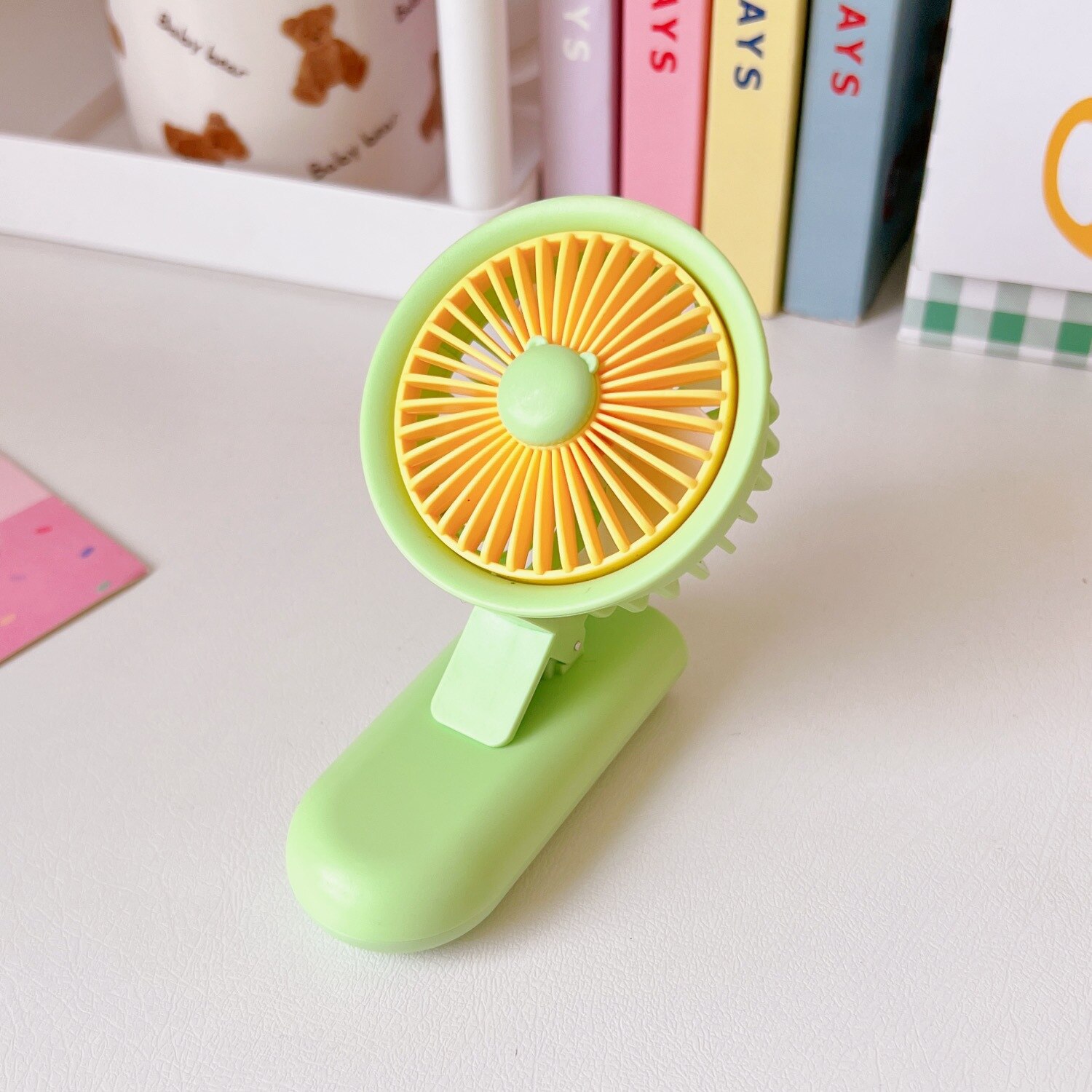 Wentylator elektryczny z szufladą akademik łóżko biuro w domu kreskówka wyciszenie mini wiatrak biurowy lato ładowanie wentylator ręczny: zielony base