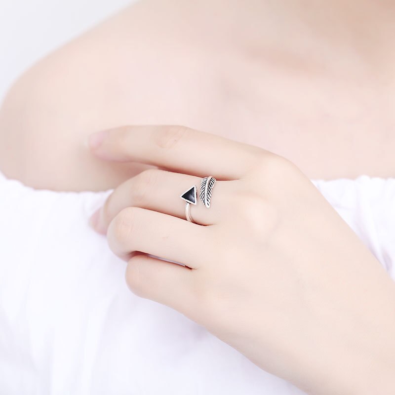 Neue Trendy Charme Schwarz Feder Ringe Für Frauen Männer Boho Knuckle Party Ringe Punk Cocktail Schmuck Mädchen