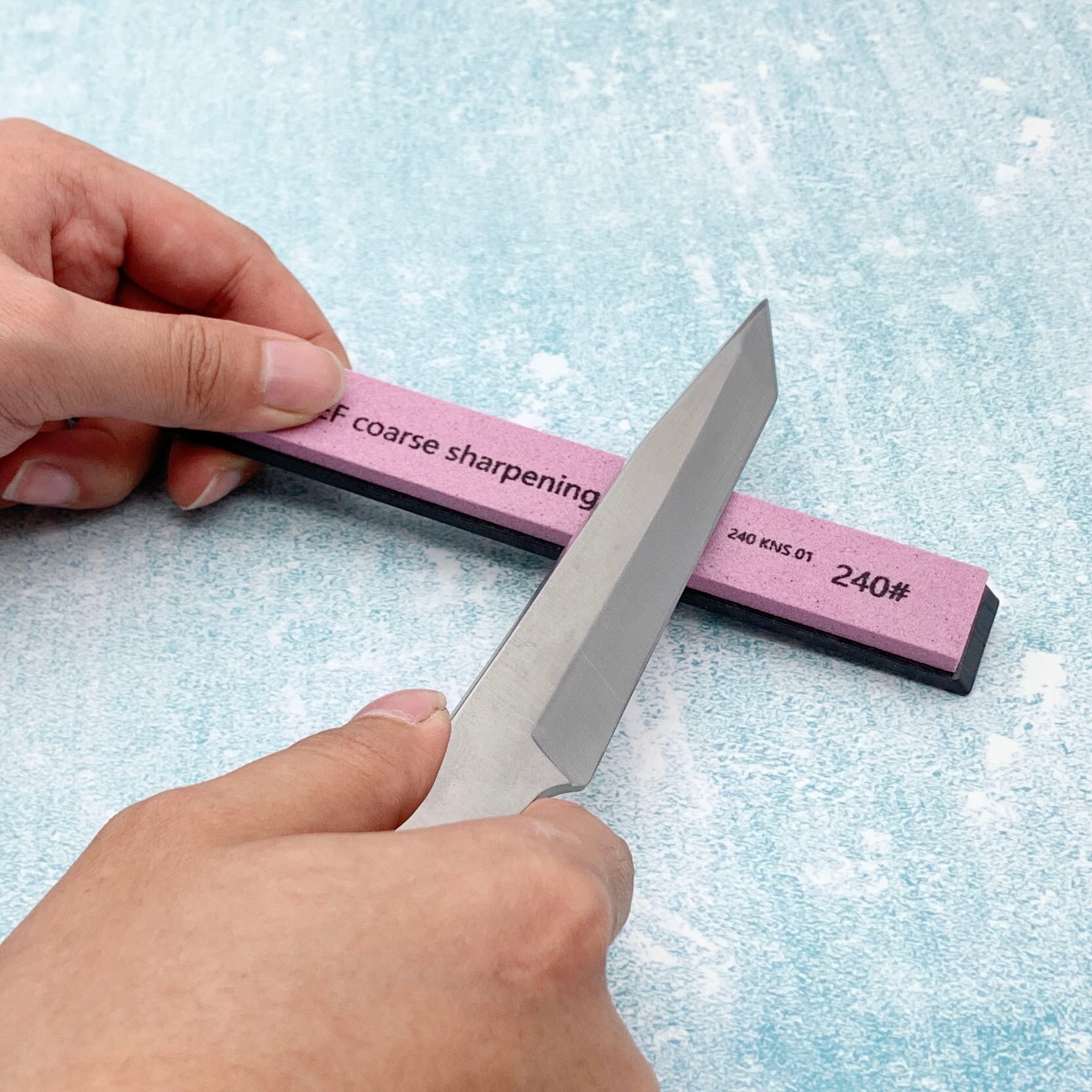 Small sharpening stone with base for kitchen knife Fixed angle sharpener outdoor whetstone Apex edge White corundum