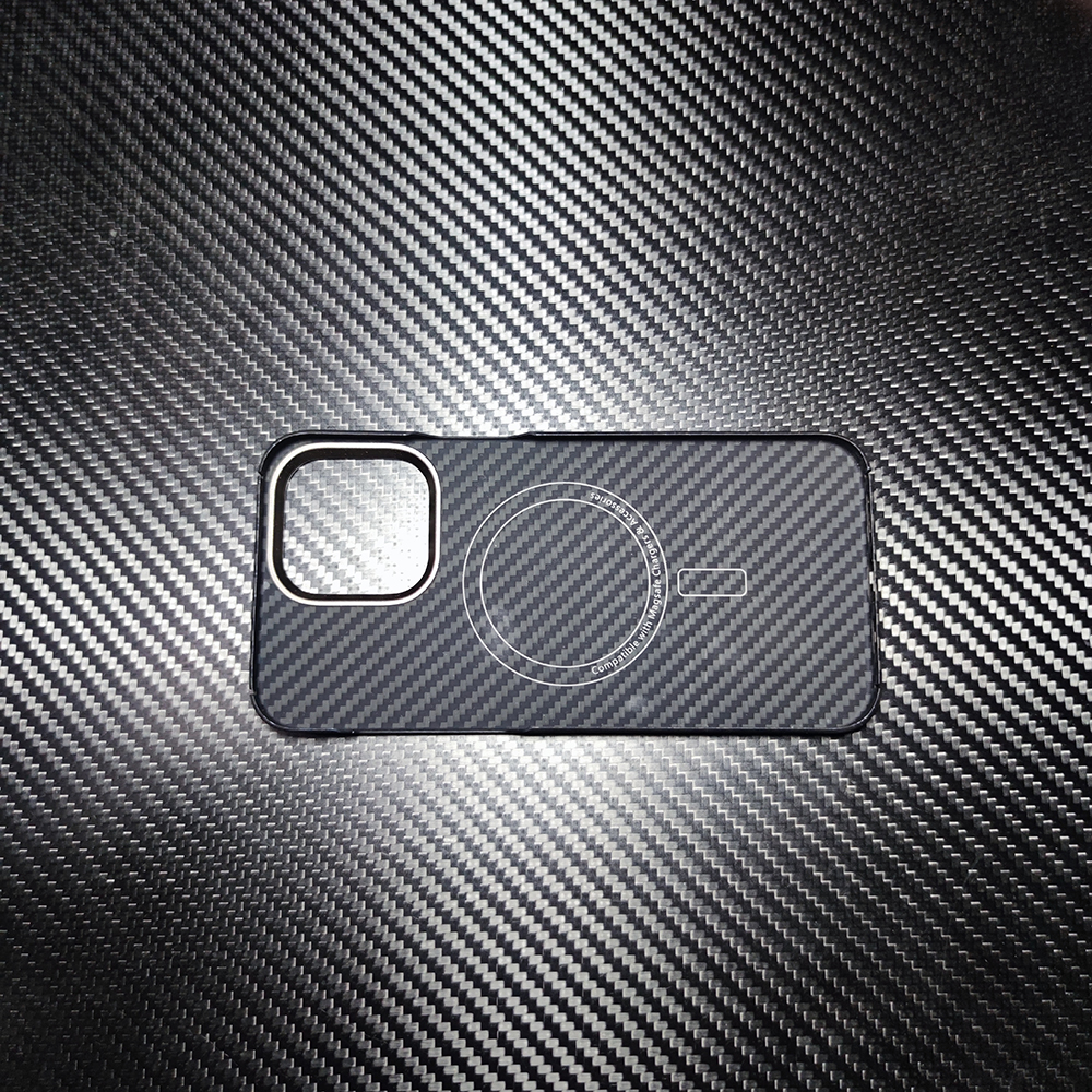 Coque Magnétique en Fibre d'Aramide Magsafe pour iPhone, Étui observateur de Luxe en Carbone de Styliste pour Modèles 15/14 pro 15/14: Aluminium / Beige