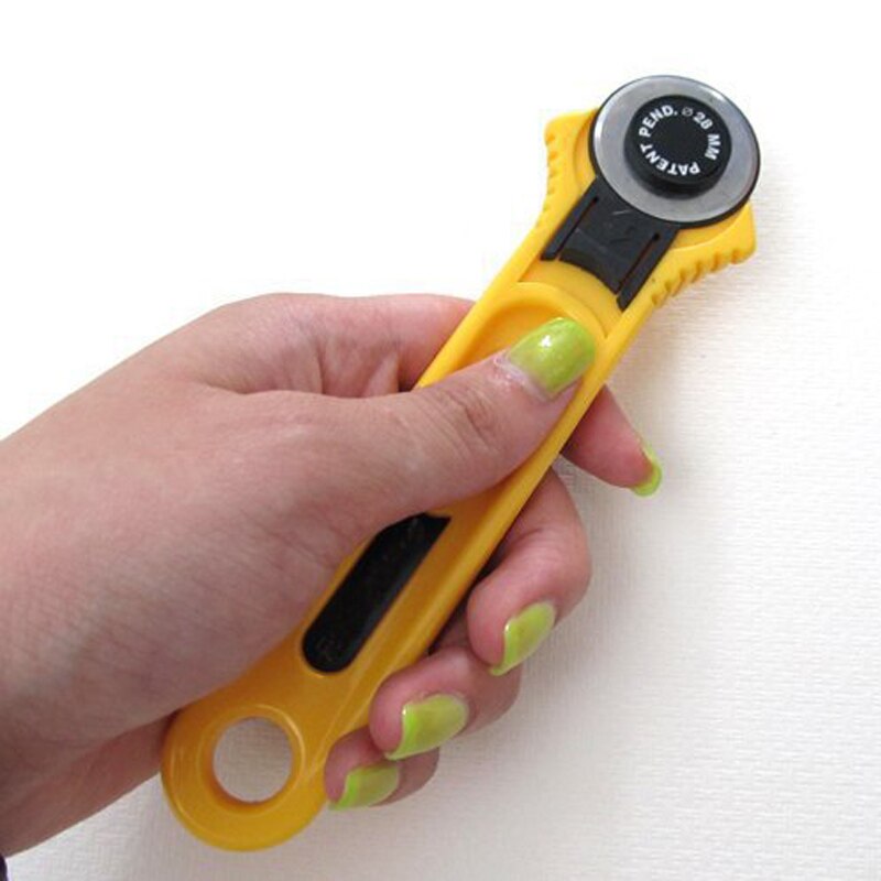 1pcs Cloth Rotary Cutter DIY Arts Crafts Cutting Tool Patchwork Roller Wheel Round Knife Sewing Accessories Leather Paper Fabric