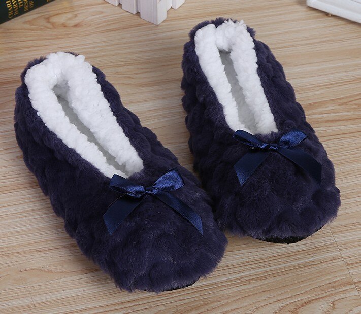 Mntrerm novo bonito 2023 chinelos de casa interior quente macio chinelos de pelúcia antiderrapante chinelos de pele interior cor sólida bonito sapatos femininos: Azul / 39