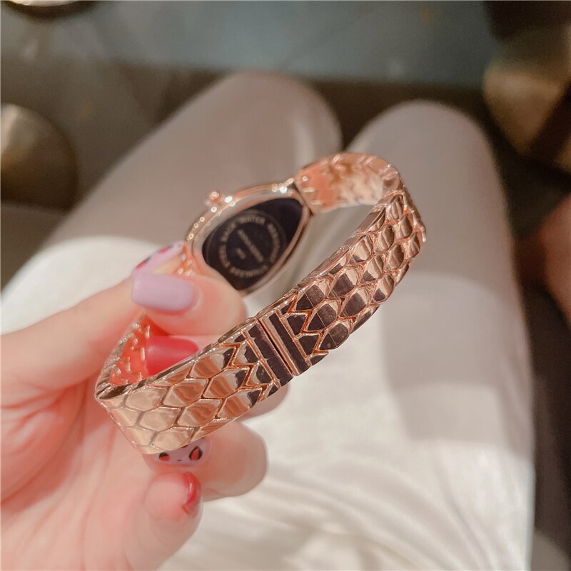 Armbånd dame quartz ur slange hoved form urskive meget smuk guld dame ure første valg  a512