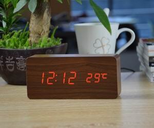 Mode Houten Wekkers Met Thermometer Eenvoudige Rechthoek Tafel Klokken Led Sound Control Desktop Decoratie Klok: brown red