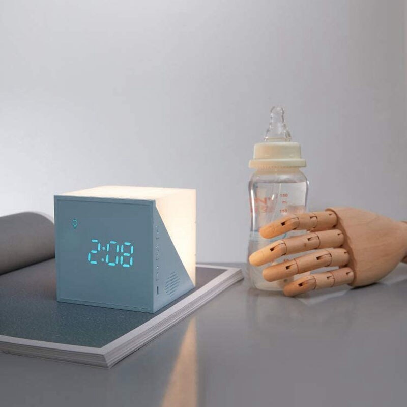 Wekker, draagbare mini led wekkerlamp ,7 kleuren nachtlampje, groot digitaal led-display met dimmer