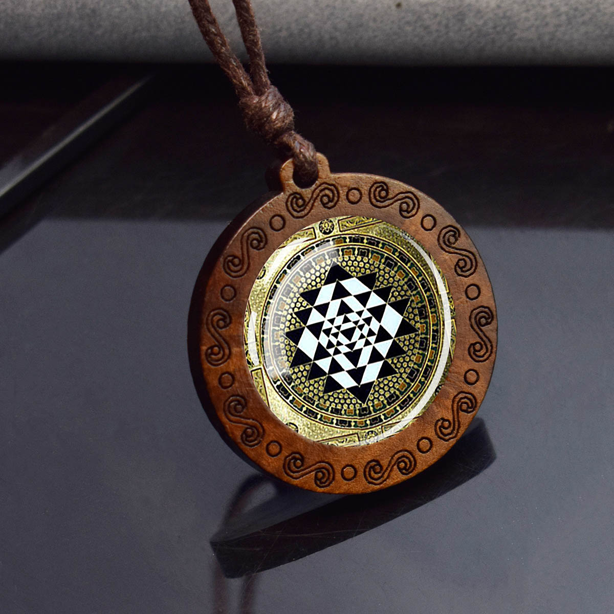 Sri Yantra Mandala Glas Halskette Holz Anhänger buddhistische heilige Geometrie Schmuck spirituelle Yoga: Gold-farbe