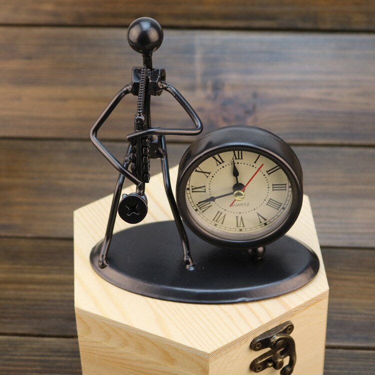 Horloge rétro cool en fer et acier inoxydable xiao zuo zhong, décoration d'anniversaire