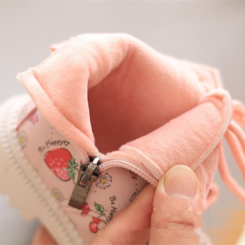 2020 di inverno Nuove Ragazze casuale martino Stivali per Bambini per Bambini Scarpe di Velluto Brevi Caricamenti Del Sistema di Cuoio dell'unità di elaborazione Carino Fragola